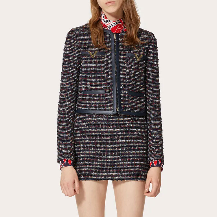 Lookbook (W) Valentino FW22 Jaket Tweed Navy Blue Colorblock dengan Poket Zip 1B3CE2U07AHET6