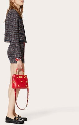 (W) Valentino FW22 Jaket Tweed Navy Blue Colorblock dengan Poket Zip 1B3CE2U07AHET6 Purchase (W) Valentino FW22 Jaket Tweed Navy Blue Colorblock dengan Poket Zip 1B3CE2U07AHET6