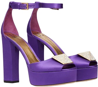 (W) Valentino Garavani One Stud Pumps Ungu 2W2S0EA3ULM73E Lookbook (W) Valentino Garavani One Stud Pumps Ungu 2W2S0EA3ULM73E