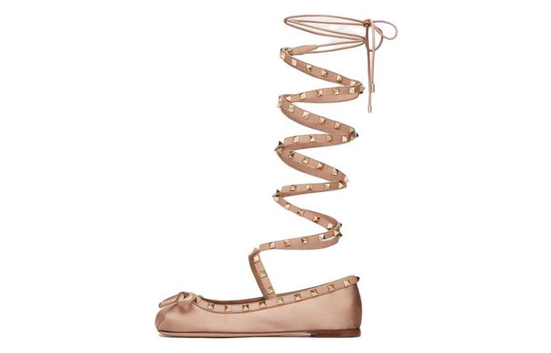 (W) Valentino Garavani Rockstud Ballerinas Beige