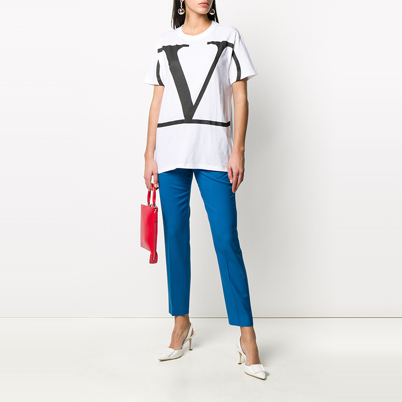 Lookbook (W) Valentino Kaos Putih Crew Neck Logo Besar TB3MG04K55M0BO