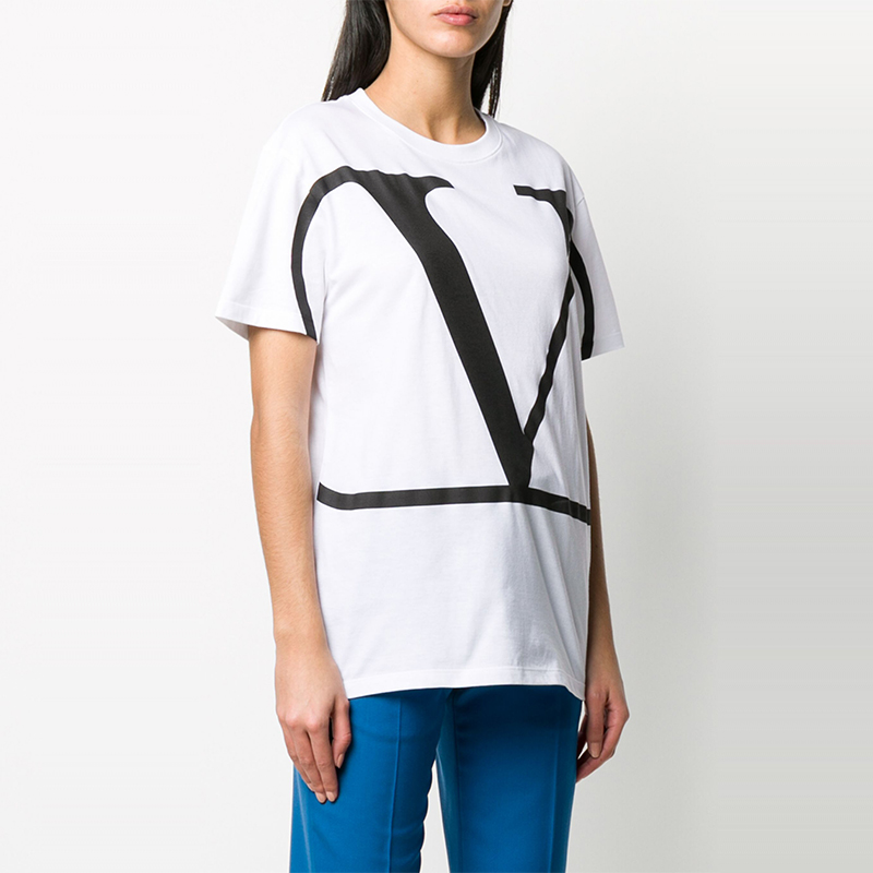 Shop (W) Valentino Kaos Putih Crew Neck Logo Besar TB3MG04K55M0BO