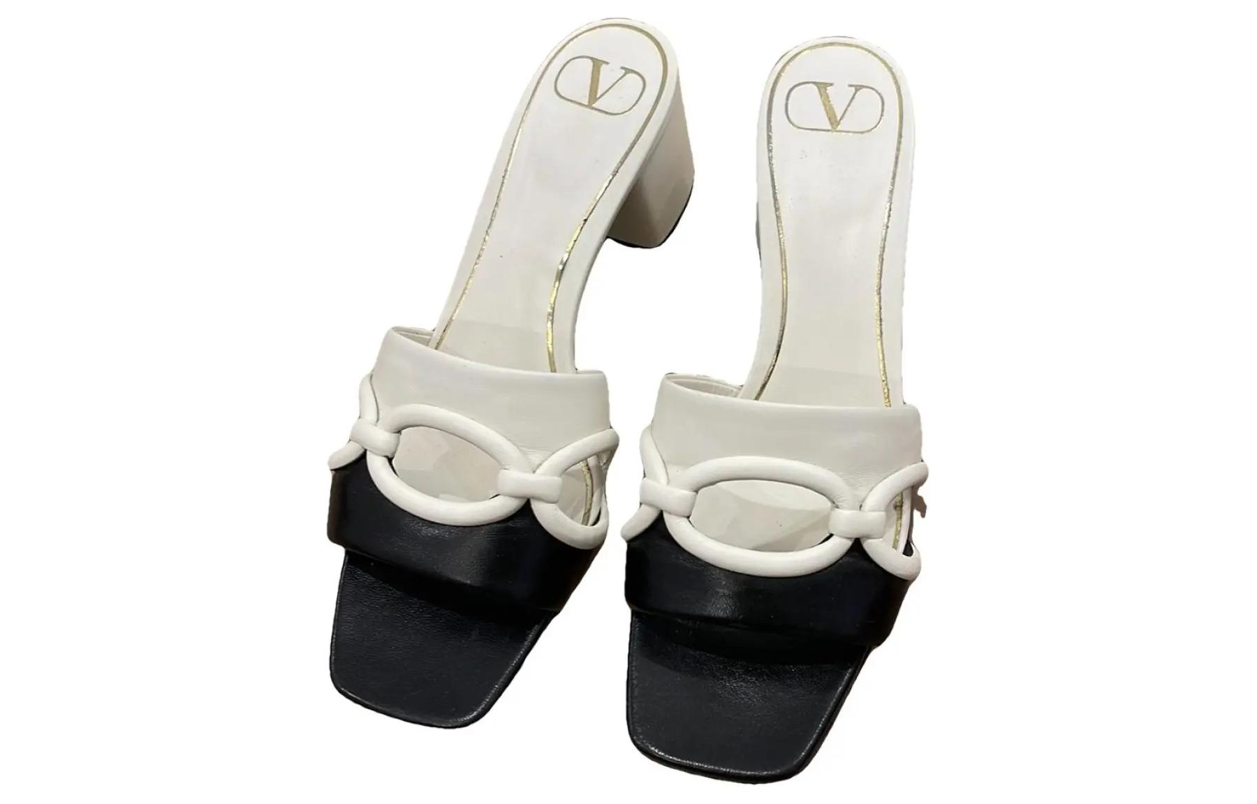 Lookbook (W) Valentino Sepatu Sandal Kulit Hak Balok Terbuka 'Beige Hitam' 2W2S0GH8ZUC790