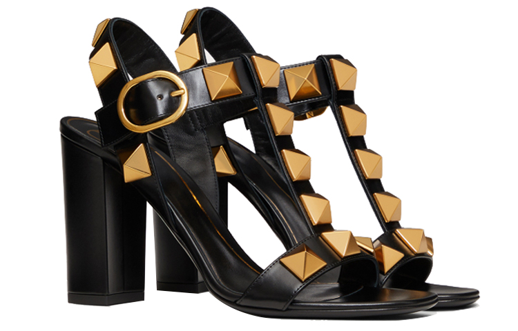 Lookbook Valentino華倫天奴 Roman Stud 小牛皮飾品 釘珠裝飾高跟 時尚涼鞋 9cm 女款 黑色