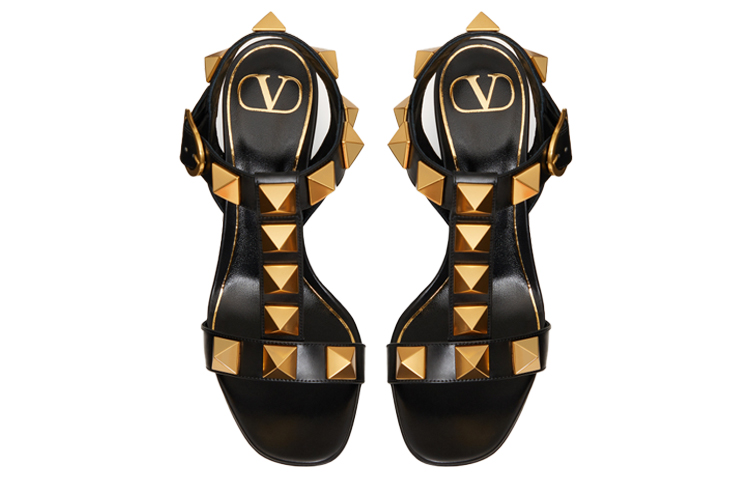 Shop Valentino華倫天奴 Roman Stud 小牛皮飾品 釘珠裝飾高跟 時尚涼鞋 9cm 女款 黑色