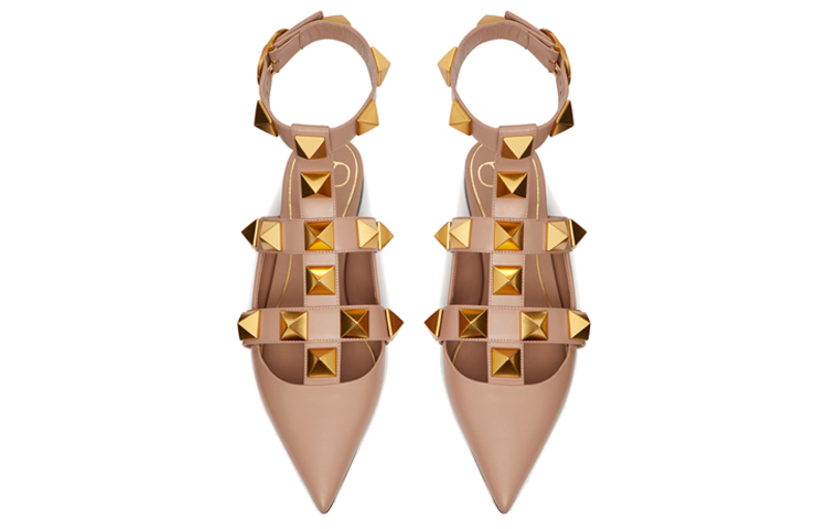 Lookbook 華倫天奴 Valentino 鉚釘牛皮平底涼鞋 女款 淺粉色