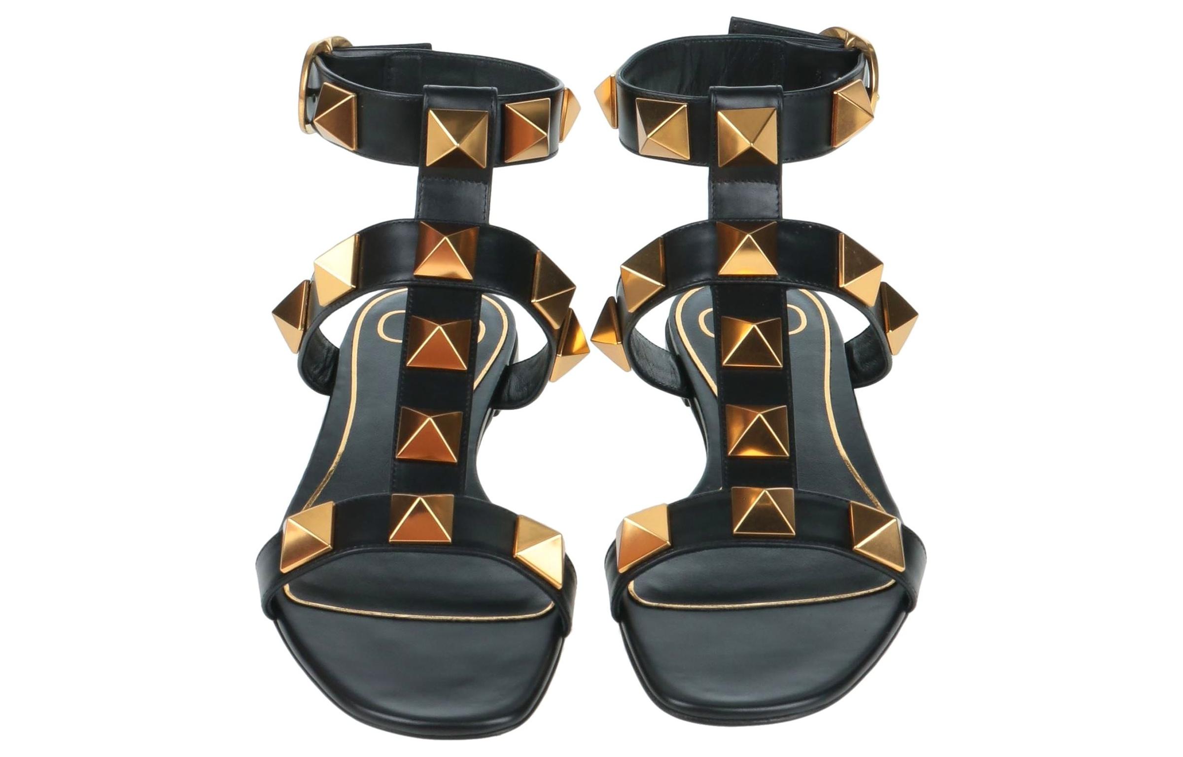 Purchase (W) Sandali Valentino Roman Stud in Pelle di Vitello Nera WW2S0BU8ZWM0NO