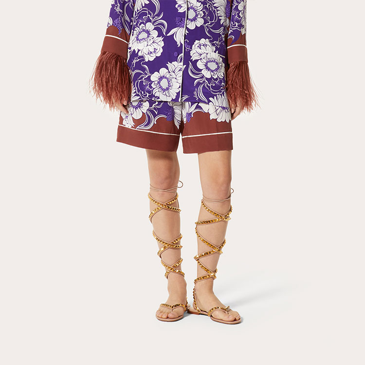 Lookbook (Women) Valentino SS22  Crepe Floral Bermuda Shorts Purple. XB0RD0E6776PNJ