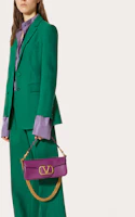 Lookbook (W) Valentino SS22 修身版型純色綠色西裝外套。 XB0CE2N2746PVF