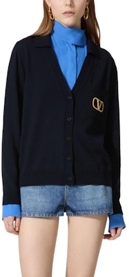 (W) 발렌티노 SS24 브이넥 버튼업 니트 가디건 네이비 블루. BKA08C8NY598 Lookbook (W) 발렌티노 SS24 브이넥 버튼업 니트 가디건 네이비 블루. BKA08C8NY598