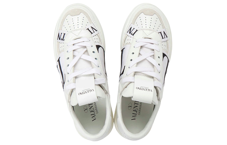 Shop Valentino華倫天奴 皮革 系帶低筒印花 時尚板鞋 女款 白色