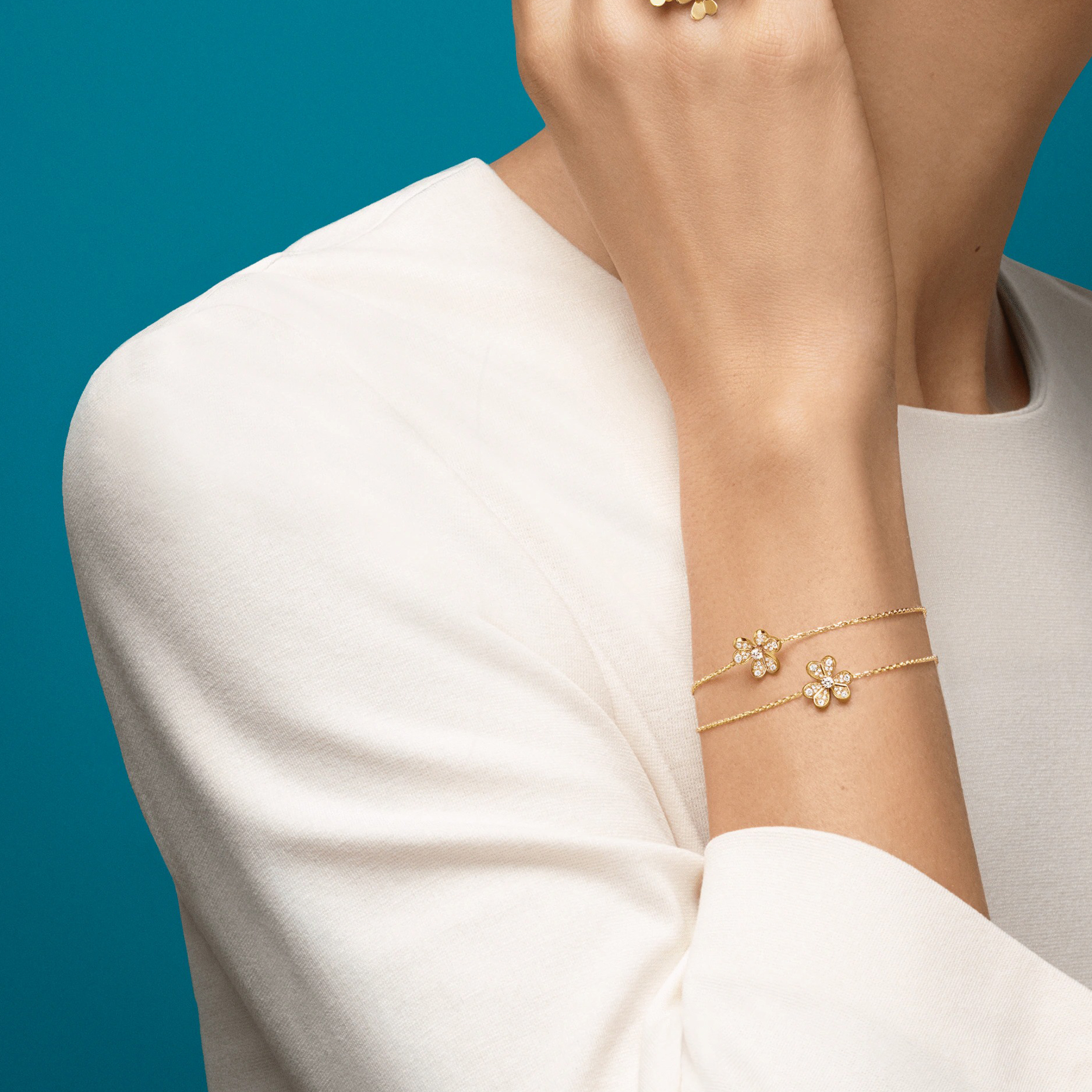 Sizing (Women) Van Cleef & Arpels Frivole Mini Bracelet Yellow Gold Diamond  Bracelet. VCARP24100