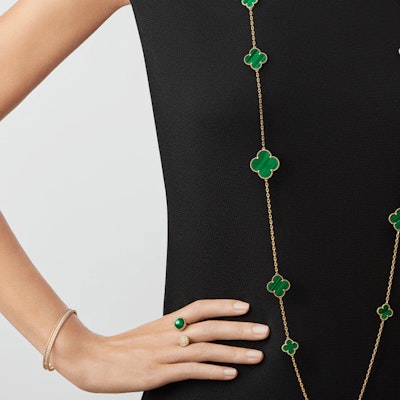 (W) 梵克雅寶Perlée Couleurs孔雀石戒指女性款式 VCARO9SU00 Purchase (W) 梵克雅寶Perlée Couleurs孔雀石戒指女性款式 VCARO9SU00