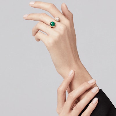 (W) 梵克雅寶Perlée Couleurs孔雀石戒指女性款式 VCARO9SU00 Details for (W) 梵克雅寶Perlée Couleurs孔雀石戒指女性款式 VCARO9SU00