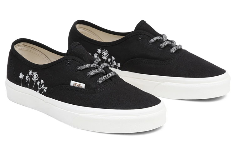 Lookbook (W) Sepatu Vans Authentic 'Hitam Putih' VN0A5KRDBF5