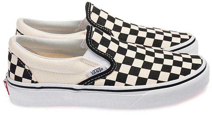 women-vans-classic-slip-on-sneakers-v1-c0119990