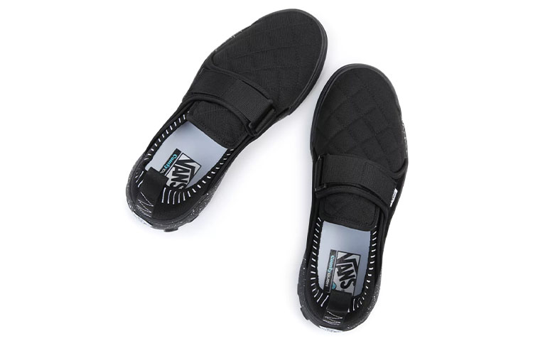 Shop Vans Coast Comfycush 低幫時尚運動休閒鞋 男女同款 黑