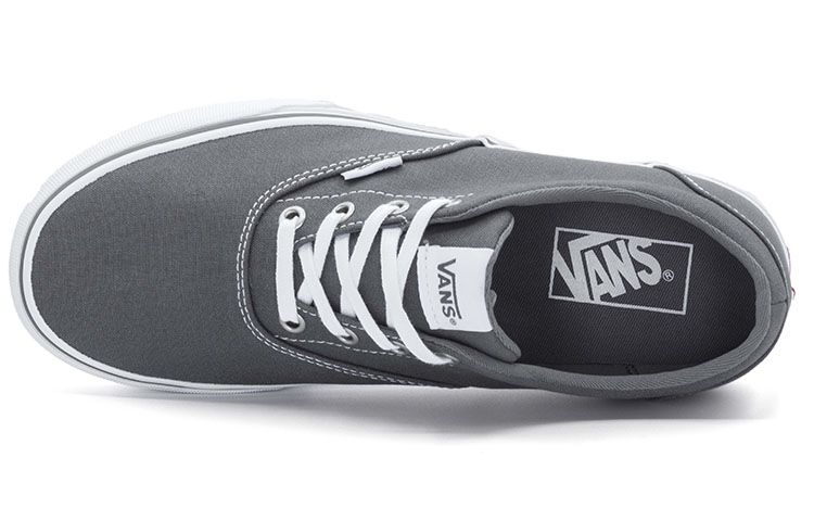 Shop Vans Doheny 低筒休閒板鞋 女款 灰白