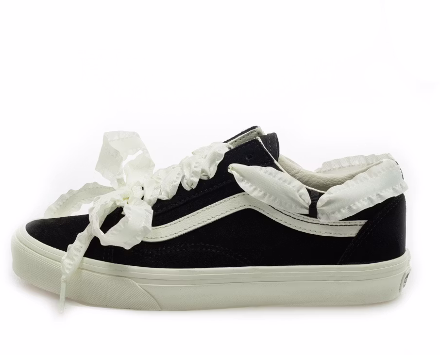 women-vans-old-skool-classic-skate-shoes-v160205009