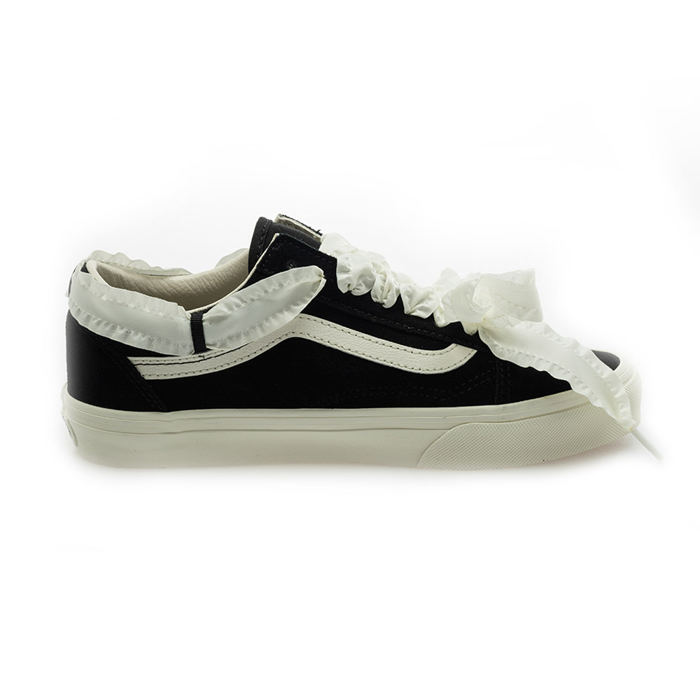 Shop (W) Vans Old Skool 經典滑板鞋款 V160205009