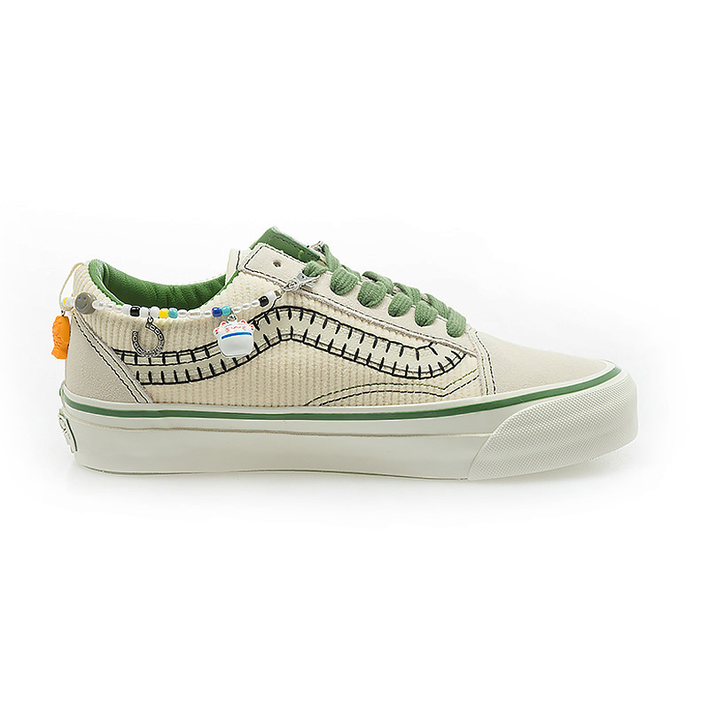 Shop (W) Vans Old Skool LX Charms Zapatillas. V150105022