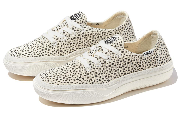 Lookbook (W) Vans スリッポン ロー "ブラック/ホワイト" VN0A4BWLKIG1