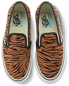 Vans经典便鞋Sf运动鞋 黑/棕色 VN0A5HYQ9ZY Lookbook Vans经典便鞋Sf运动鞋 黑/棕色 VN0A5HYQ9ZY