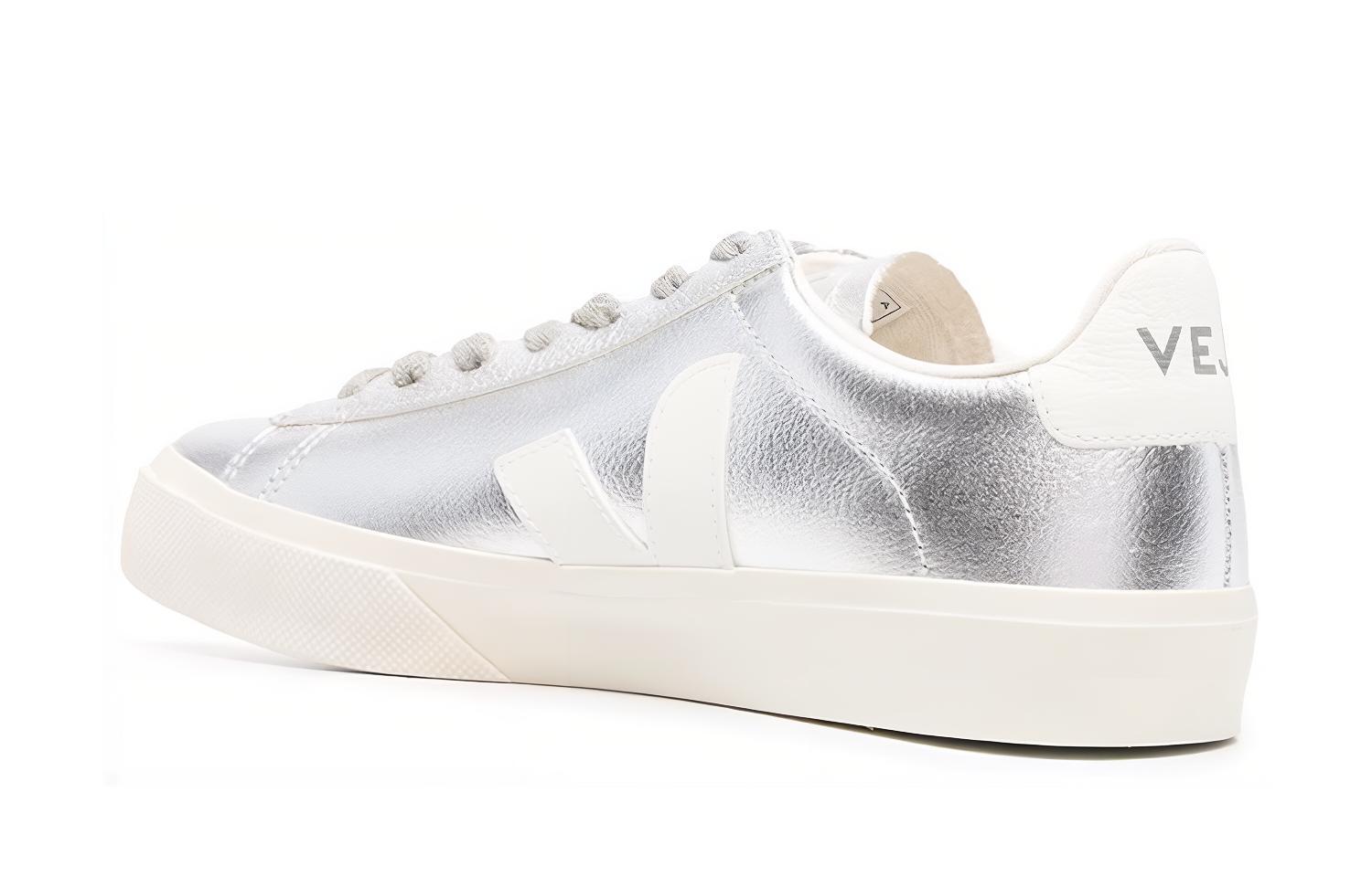 Lookbook (W) (女性用) VEJA ロートップ &#x27;メタリックシルバー&#x27; CPW052684 CPW052684