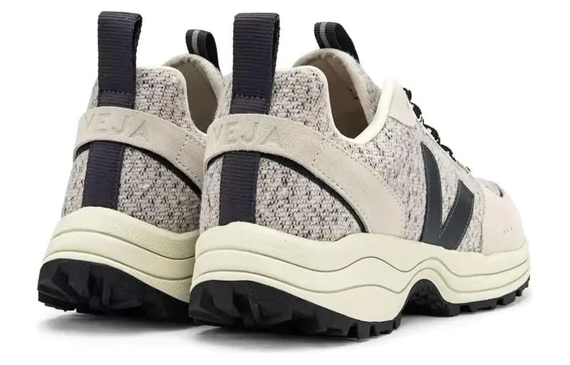 Shop (W) VEJA Venturi Low-Top 'Abu Putih' VT042738