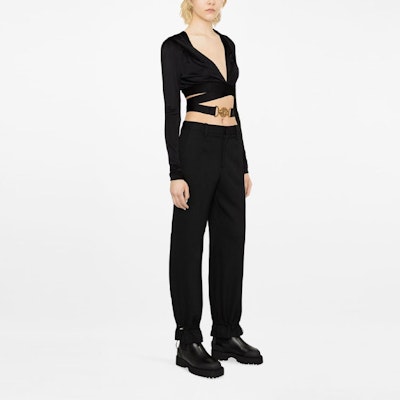 (W) VERSACE Baju Hitam Lengan Panjang dengan Potongan V Dalam Berongga 1007885-1A00572-1B000 Details for (W) VERSACE Baju Hitam Lengan Panjang dengan Potongan V Dalam Berongga 1007885-1A00572-1B000