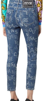 (W) VERSACE Jeans Biru Straight-Leg dengan Logo Cetak dan Detail Kancing. E72HAB5X0-EDW026SS0-E904 Shop (W) VERSACE Jeans Biru Straight-Leg dengan Logo Cetak dan Detail Kancing. E72HAB5X0-EDW026SS0-E904