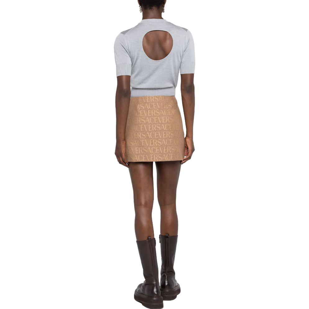 Shop (W) 베르사체 브라운 슬림핏 로고 프린트 캐주얼 미니 스커트. 1010926-1A03315