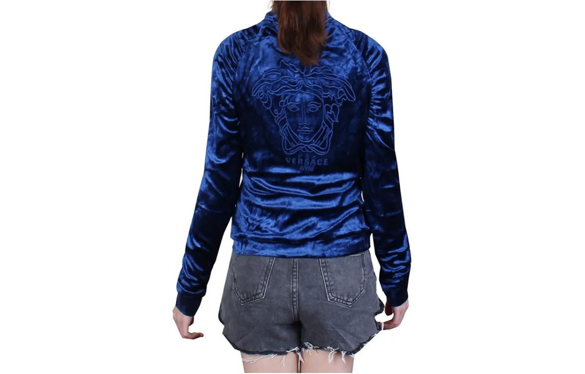 Lookbook (W) VERSACE Jaket Baseball Warna Polos Biru dengan Resleting AUD11003-AV00197-A1384