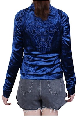 (W) VERSACE Jaket Baseball Warna Polos Biru dengan Resleting AUD11003-AV00197-A1384 Lookbook (W) VERSACE Jaket Baseball Warna Polos Biru dengan Resleting AUD11003-AV00197-A1384