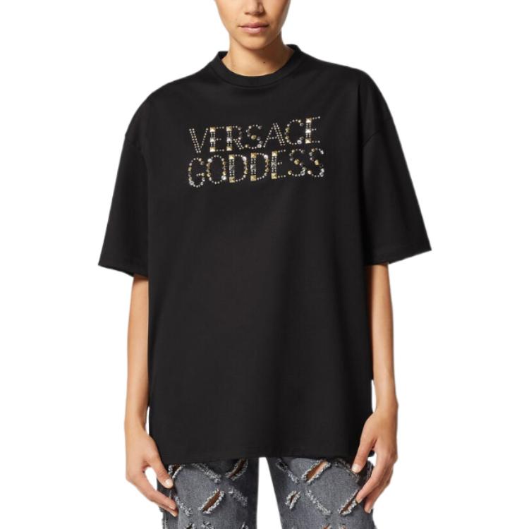 (Women) VERSACE Alphabet Logo Studded Print Oversized Black Tee FW22  T-Shirt. 1009089-1A06207-1B000 圖 3