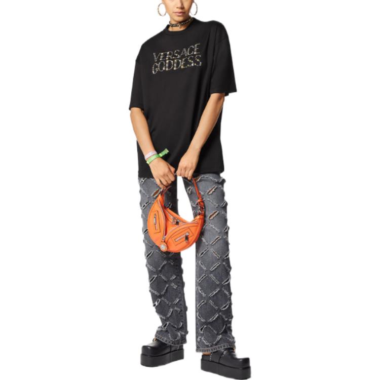 (Women) VERSACE Alphabet Logo Studded Print Oversized Black Tee FW22  T-Shirt. 1009089-1A06207-1B000 圖 5
