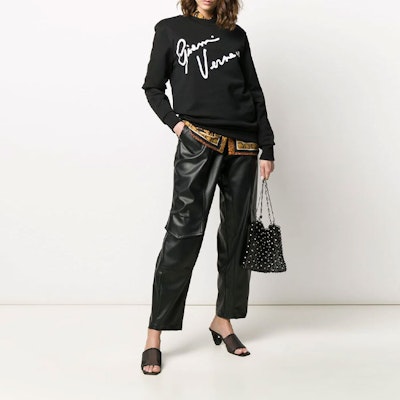 (W) VERSACE Crewneck Sweater Katun Lengan Panjang dengan Motif. A85854-A231242-A1008 Shop (W) VERSACE Crewneck Sweater Katun Lengan Panjang dengan Motif. A85854-A231242-A1008