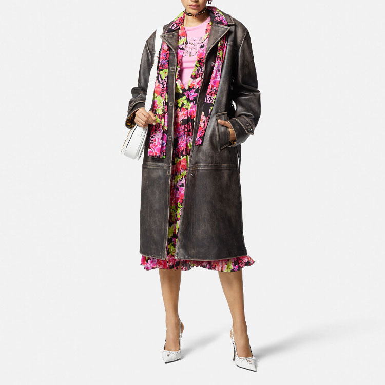 Lookbook (Women) VERSACE Crystal Logo Crewneck Pink T-Shirt Women SS23. 1009199-1A06207-1PK40