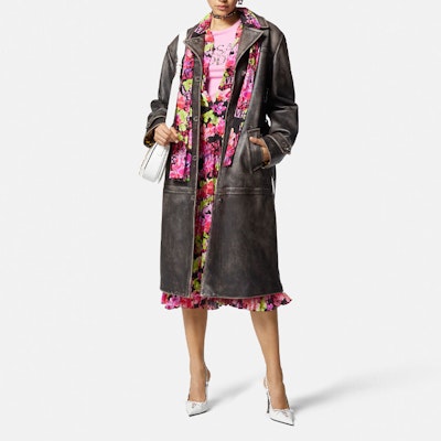 (Women) VERSACE Crystal Logo Crewneck Pink T-Shirt Women SS23. 1009199-1A06207-1PK40 Lookbook (Women) VERSACE Crystal Logo Crewneck Pink T-Shirt Women SS23. 1009199-1A06207-1PK40