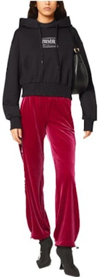 (W) VERSACE JEANS COUTURE Hoodie Hitam Cropped dengan Desain Letter Print. E73HAIT03-ECF01O-E899 Lookbook (W) VERSACE JEANS COUTURE Hoodie Hitam Cropped dengan Desain Letter Print. E73HAIT03-ECF01O-E899