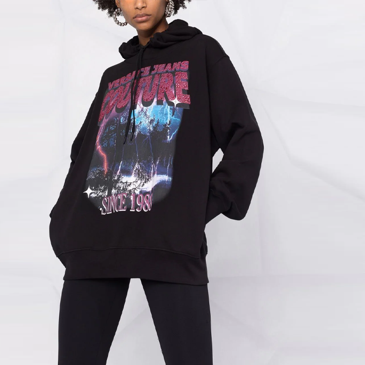 Sizing (W) 베르사체 진 꾸뛰르 FW21 블랙 로고 그래픽 후드티 71HAIP10-CF01P-899