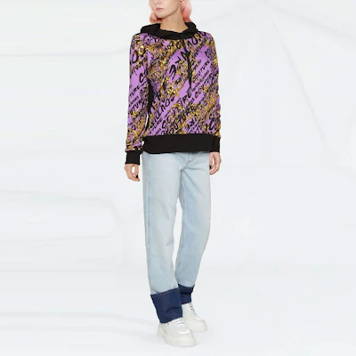 (W) VERSACE JEANS COUTURE FW22 紫色滿版印花連帽衫 73HAI3-A8FS048-G31 Lookbook (W) VERSACE JEANS COUTURE FW22 紫色滿版印花連帽衫 73HAI3-A8FS048-G31