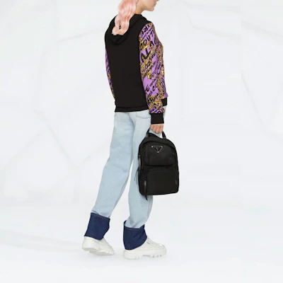(W) VERSACE JEANS COUTURE FW22 紫色滿版印花連帽衫 73HAI3-A8FS048-G31 Purchase (W) VERSACE JEANS COUTURE FW22 紫色滿版印花連帽衫 73HAI3-A8FS048-G31