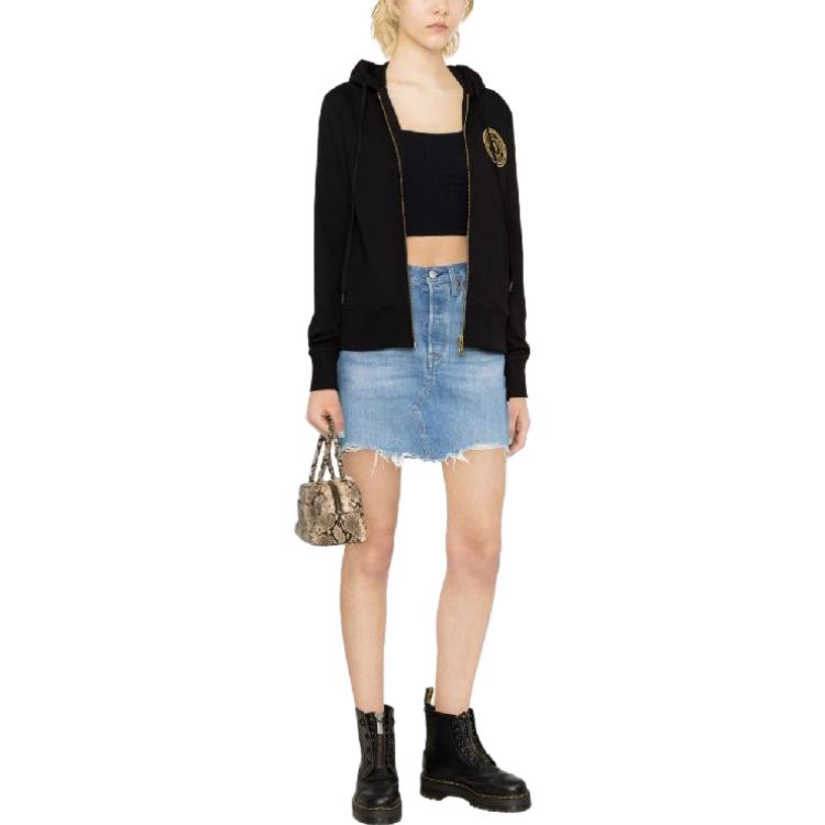 Lookbook (W) 베르사체진스 쿠튀르 FW23 블랙 로고 자수 집업 스웨트셔츠. 75HAIT06-CF06T-G89