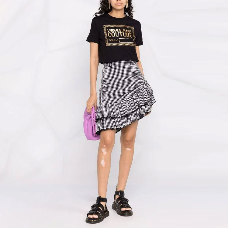 Lookbook (W) Versace Jeans Couture Baju-T Logo Kapas Hitam Wanita SS22. 72HAHT17-CJ00O-G89