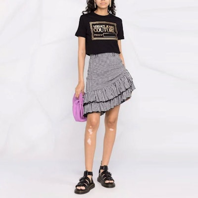 (W) Versace Jeans Couture Baju-T Logo Kapas Hitam Wanita SS22. 72HAHT17-CJ00O-G89 Lookbook (W) Versace Jeans Couture Baju-T Logo Kapas Hitam Wanita SS22. 72HAHT17-CJ00O-G89