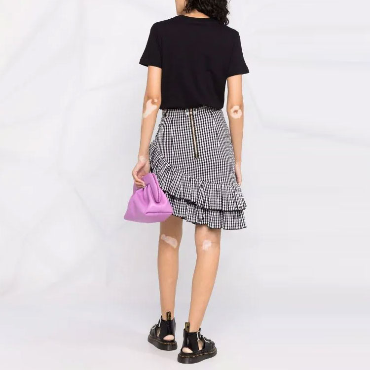 Shop (W) Versace Jeans Couture Baju-T Logo Kapas Hitam Wanita SS22. 72HAHT17-CJ00O-G89