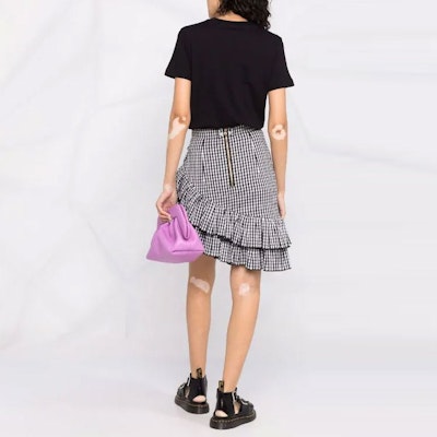 (W) Versace Jeans Couture Baju-T Logo Kapas Hitam Wanita SS22. 72HAHT17-CJ00O-G89 Shop (W) Versace Jeans Couture Baju-T Logo Kapas Hitam Wanita SS22. 72HAHT17-CJ00O-G89