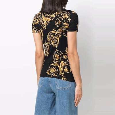 (W) ヴェルサーチ ジーンズ クチュール SS22 バロックプリント 黒 半袖Tシャツ 72HAH608-JS049-G89 Shop (W) ヴェルサーチ ジーンズ クチュール SS22 バロックプリント 黒 半袖Tシャツ 72HAH608-JS049-G89