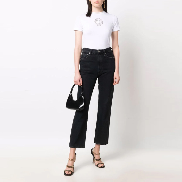 Lookbook (W) VERSACE JEANS COUTURE SS22 Baju-T Putih Cetakan Logo. 72HAHT03-CJ03T-G03